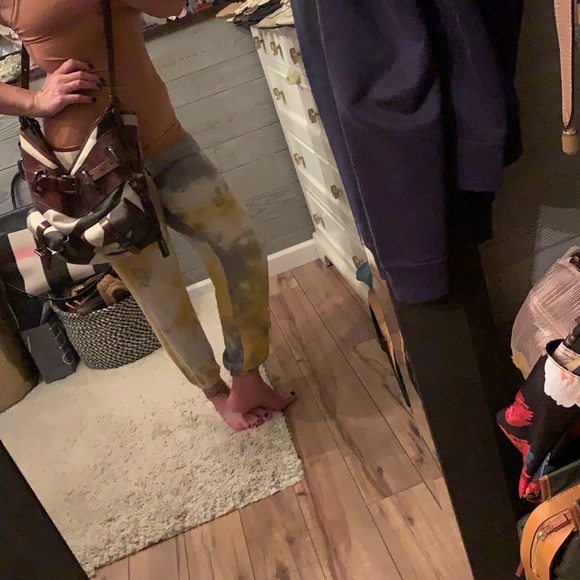 Burberry purse - Picture 7 of 17